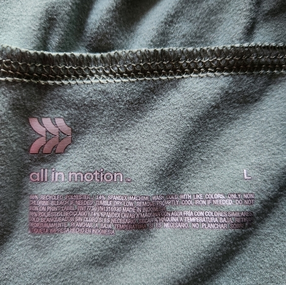 Nwot Mens shorts - Picture 4 of 6